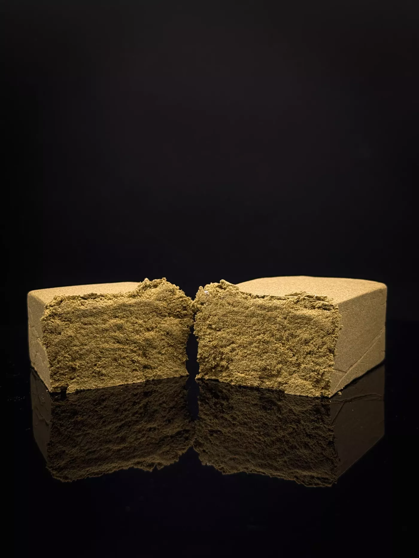 Dry sift CBD, pollen tamisé doré et friable