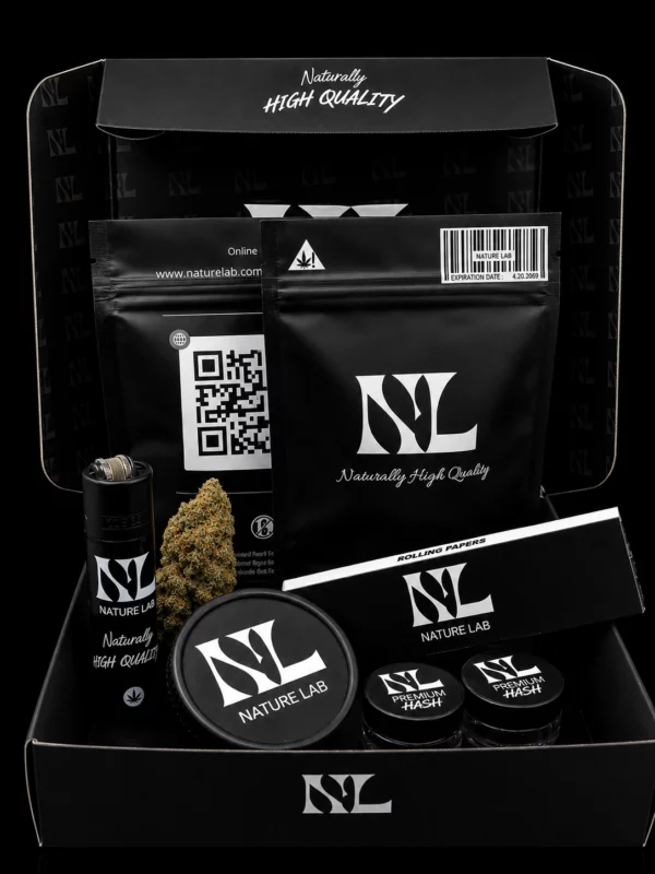 Pack découverte CBC Nature Lab : 2 fleurs et 2 résines CBC avec grinder, briquet et feuilles