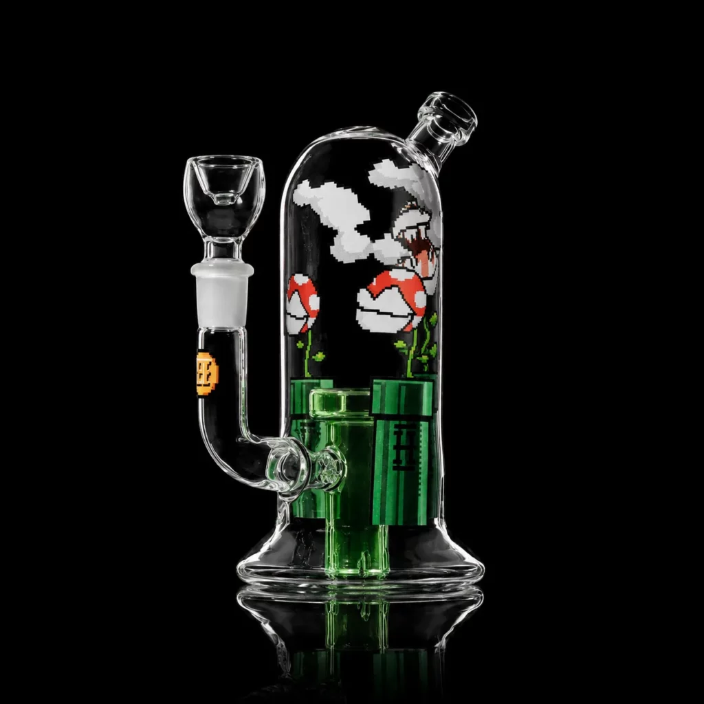 Bong Gamer HEMPER en verre borosilicate avec décor rétro-gaming 8-bit, plantes carnivores pixelisées et percolateur douchette en forme de tuyau vert