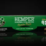 Boîte du Combo Pack HEMPER vue de trois quarts : feuilles King Slim ultra fines et 10 filtres en verre 7 x 26 mm