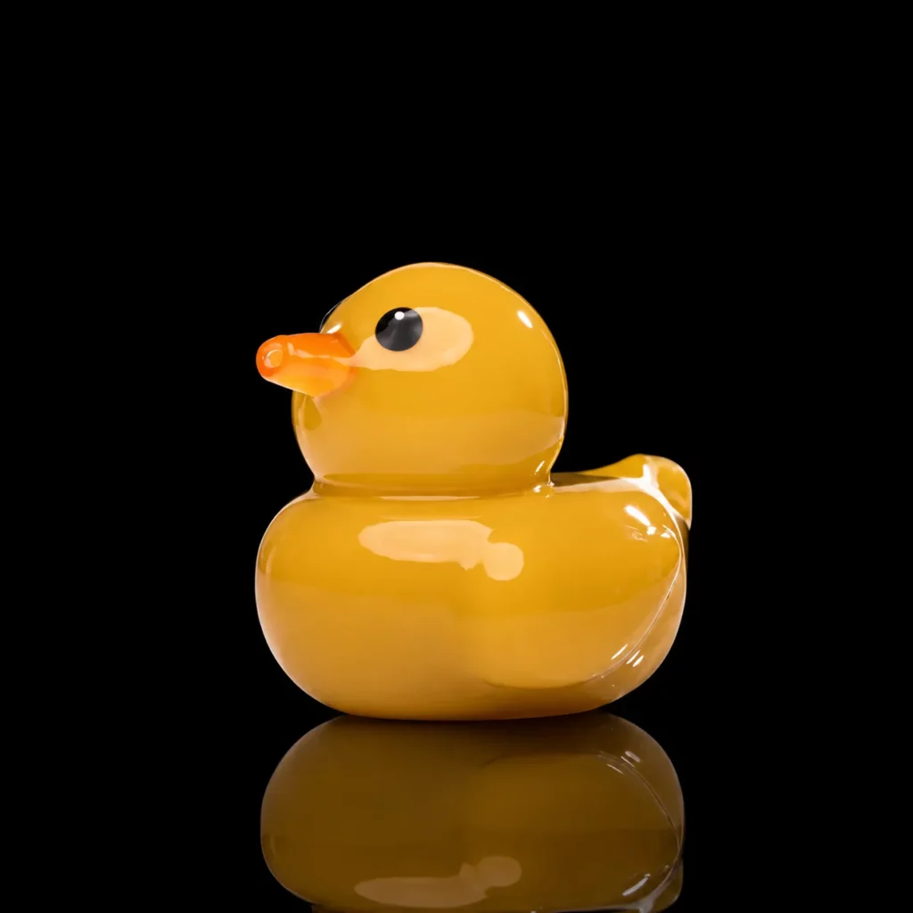 Pipe Duck HEMPER en verre borosilicate en forme de canard de bain jaune laqué avec bec orange servant d'embout