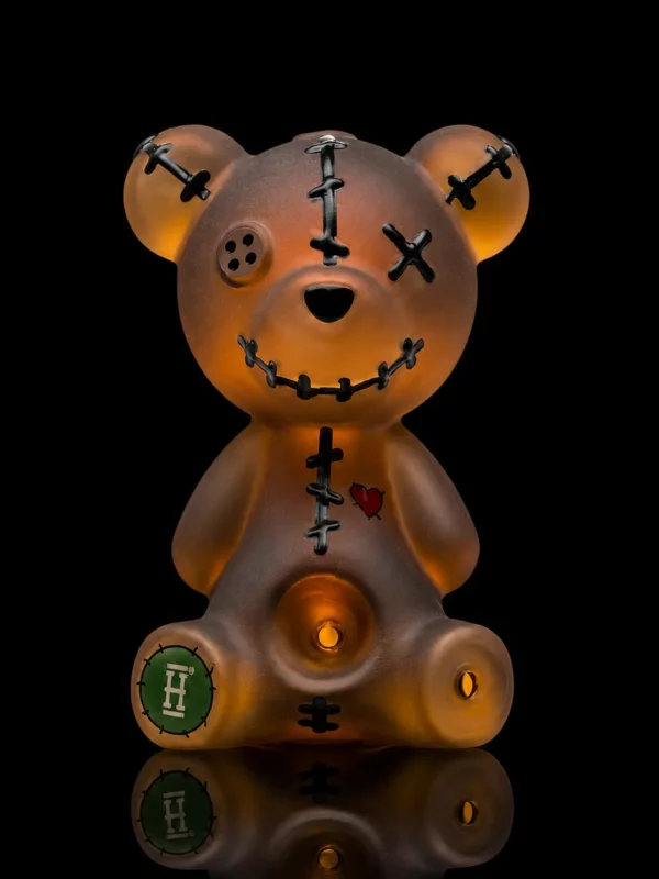 Pipe Scare Bears HEMPER en verre borosilicate ambré givré en forme d'ours en peluche vaudou avec coutures noires, œil bouton et cœur rapiécé
