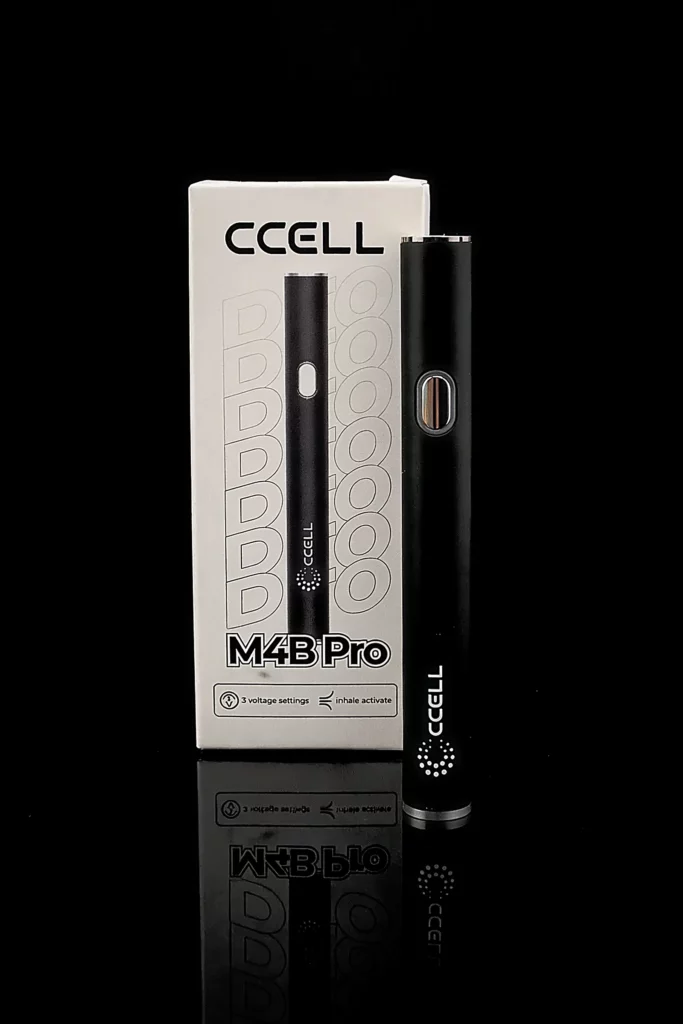 Batterie Vape Pen CBD Universelle - fond noir studio, boutique Nature Lab