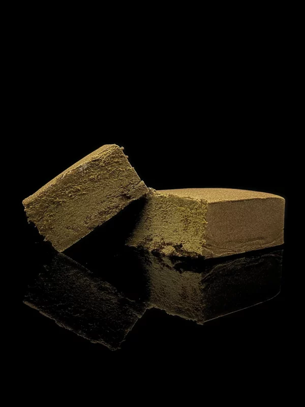 Fruity Ketama - fond noir studio, boutique Nature Lab