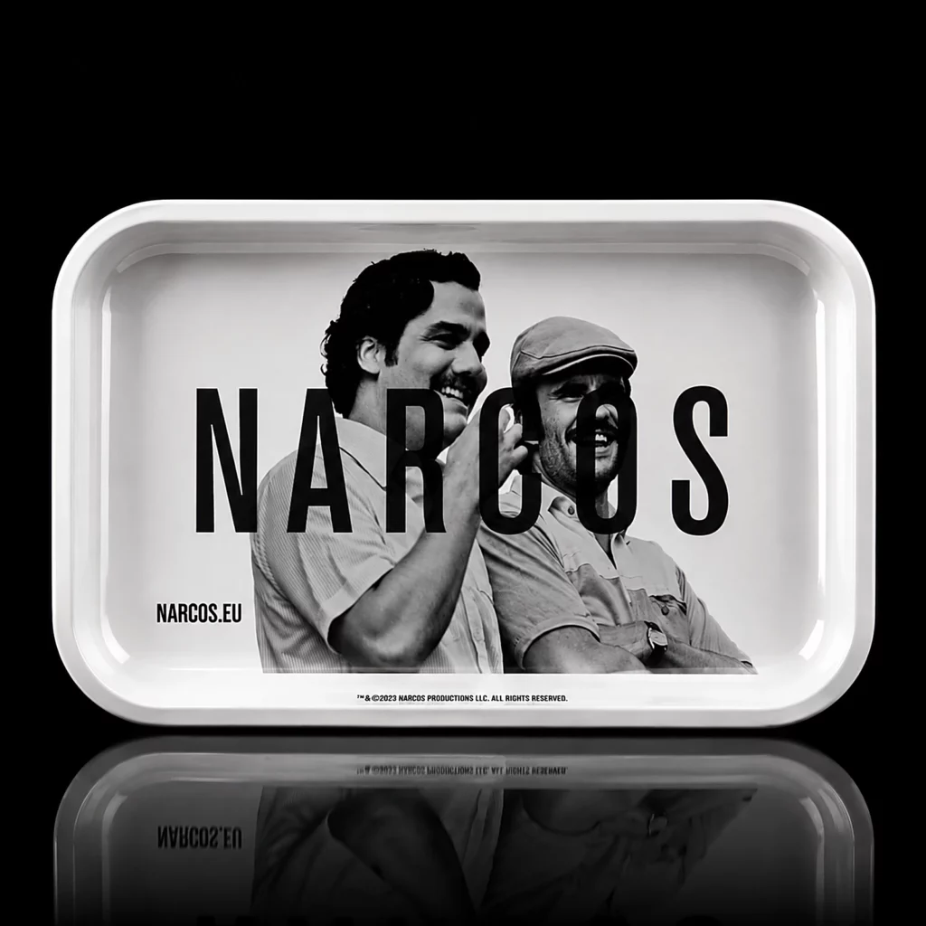 Plateau de roulage Narcos officiel en métal, visuel noir et blanc Pablo et Gustavo, format moyen