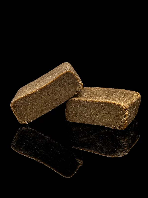 Candy Supreme - fond noir studio, boutique Nature Lab