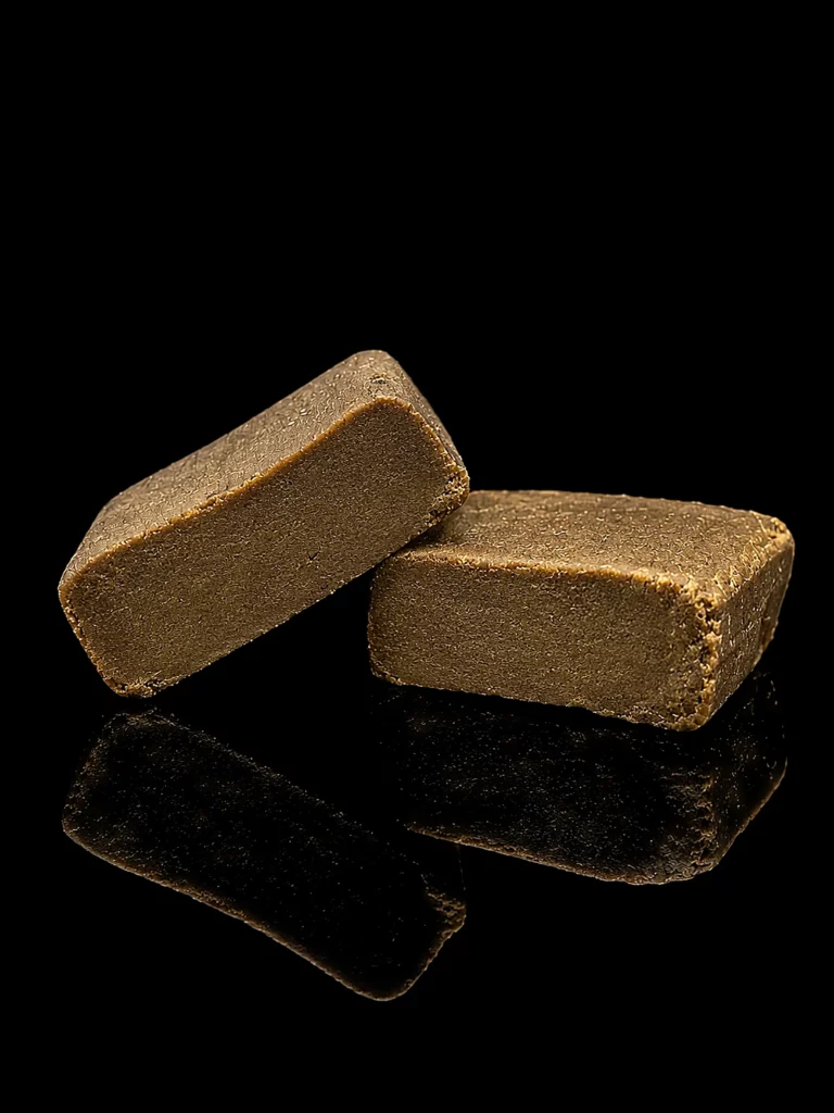 Candy Supreme - fond noir studio, boutique Nature Lab