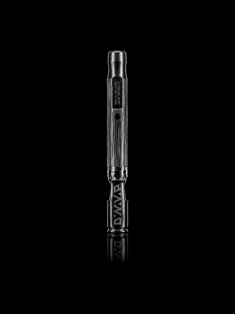 Vaporisateur DynaVap M7 sur fond noir