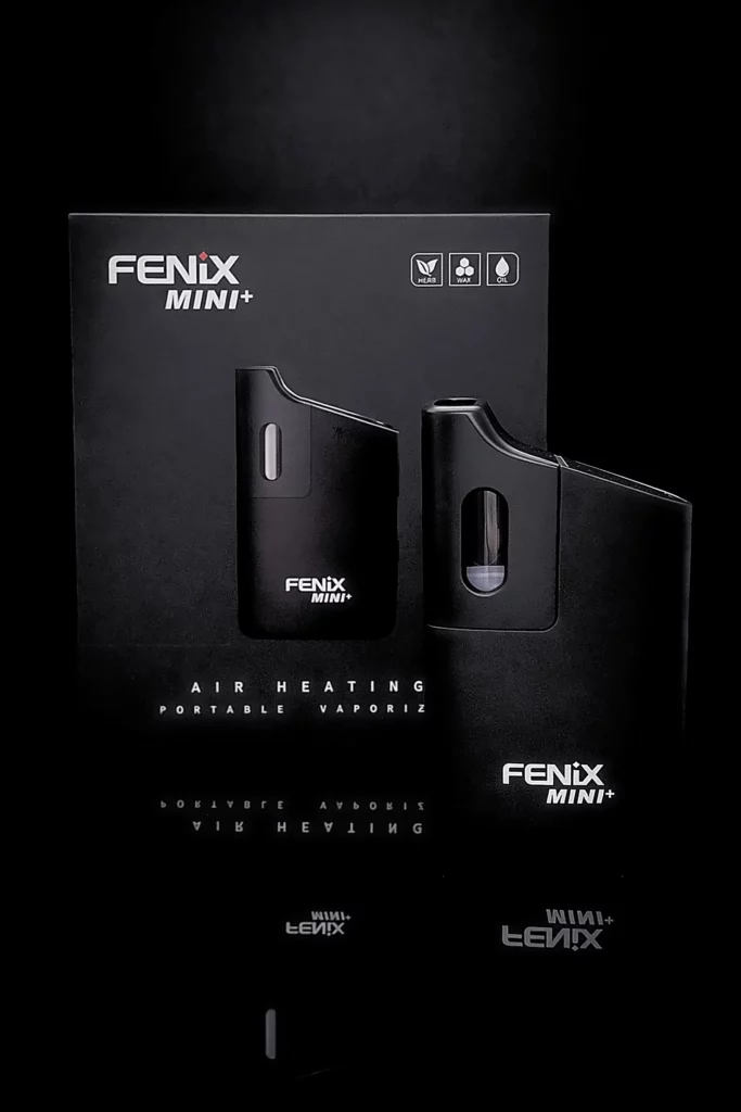Vaporisateur Fenix Mini Plus + - fond noir studio, boutique Nature Lab