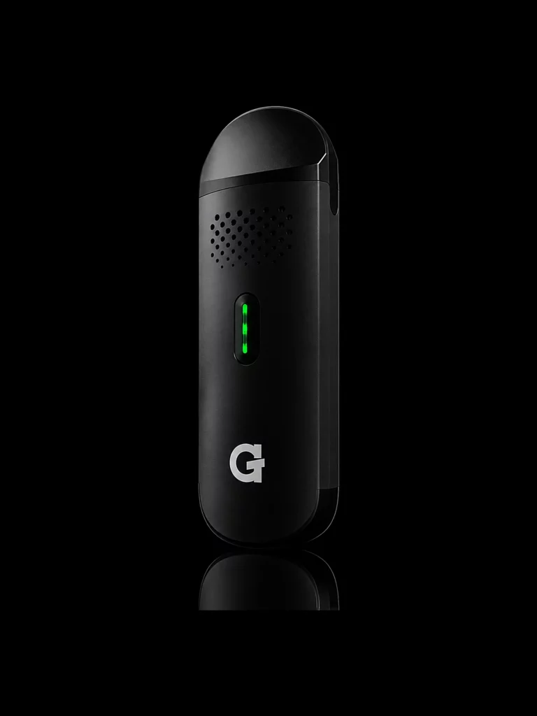 Vaporisateur G Pen Dash noir avec voyant vert - fond noir studio, boutique Nature Lab