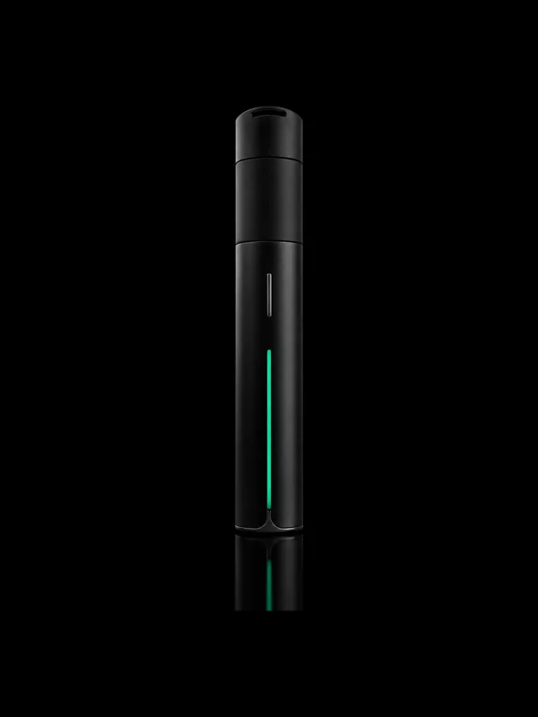 Vaporisateur Puffco Pivot noir avec bande lumineuse verte - fond noir studio, boutique Nature Lab