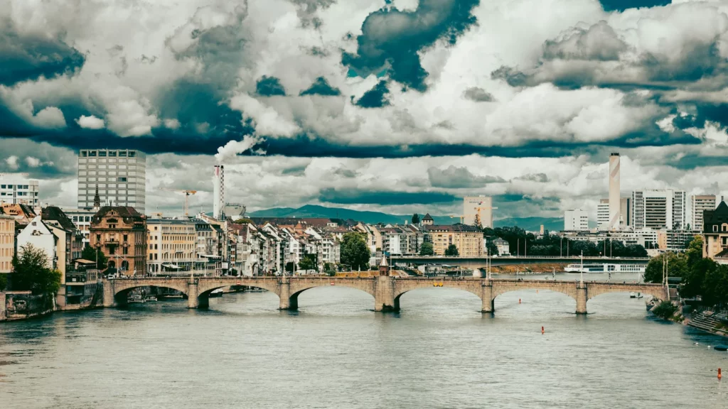 Bâle et le Rhin, à la frontière entre la Suisse et la France