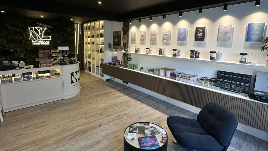 Boutique CBD Nature Lab à Saint-Louis, à cinq minutes de la frontière suisse et de Bâle