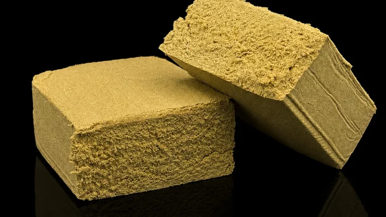 Hash CBD artisanal : quatre résines d&rsquo;un petit producteur qui récolte à la main