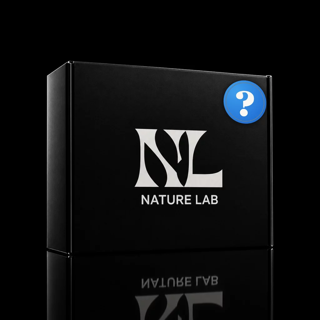 Pack Mystère CBD : coffret Nature Lab fermé avec un sceau bleu point d'interrogation, fond noir studio