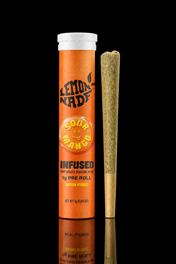 Pre Roll Lemonnade Sour Mango : tube orange scellé et cône 1 g infusé, sur fond noir