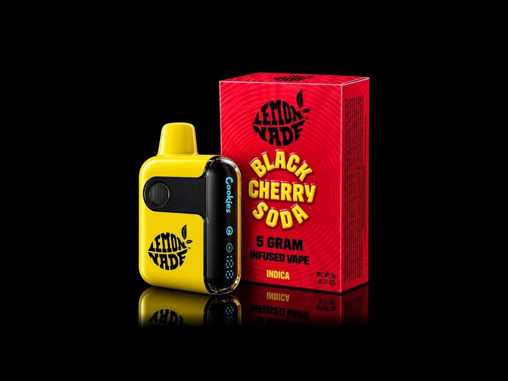Vape Lemonnade 5G Black Cherry Soda - puff tout-en-un 5 g, boîte et appareil sur fond noir studio, boutique Nature Lab